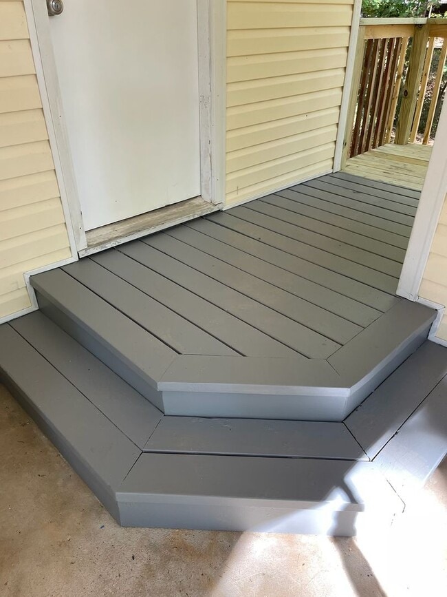 Building Photo - Cutie and move-in ready