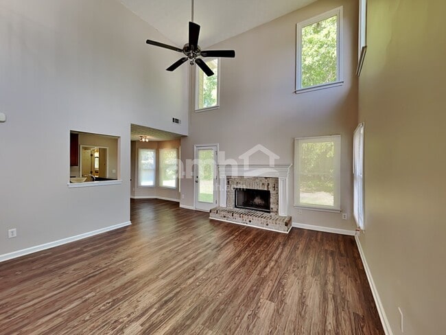 Foto del edificio - 5165 Saint Claire Pl