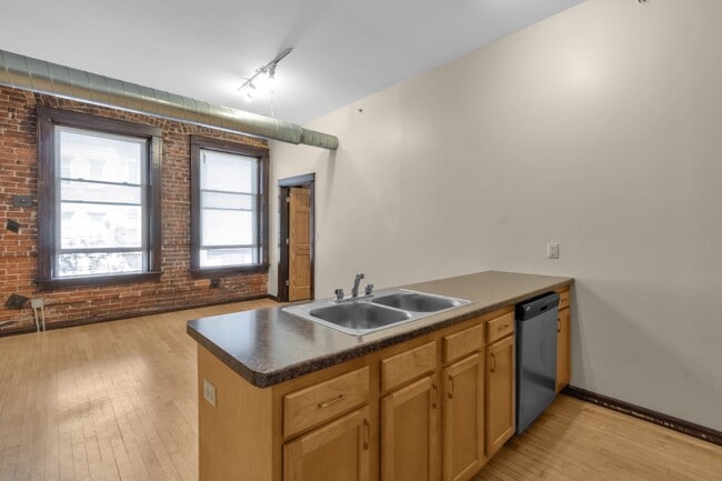 Building Photo - 346 Connecticut St