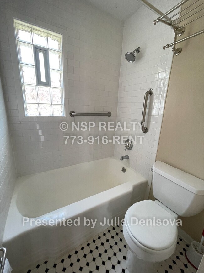 Foto del edificio - 1147 Deerfield Rd