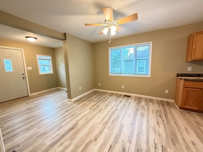 Building Photo - Remodeled 2 Bedroom Bungalow $925