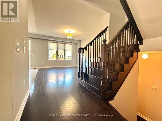 Building Photo - 205 Laker Ct