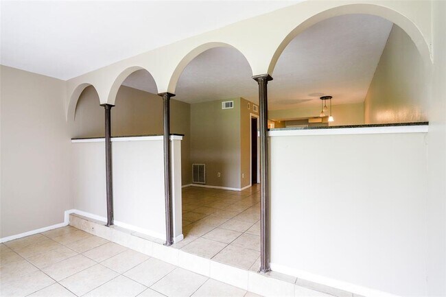 Foto del edificio - 7600 Burgoyne Dr.