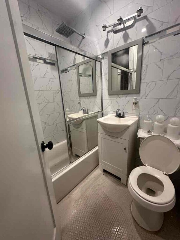 Foto del edificio - 943 E 214th St