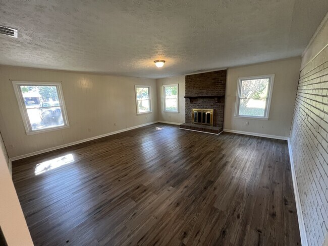 Foto del edificio - 3751 Robinson Dr.