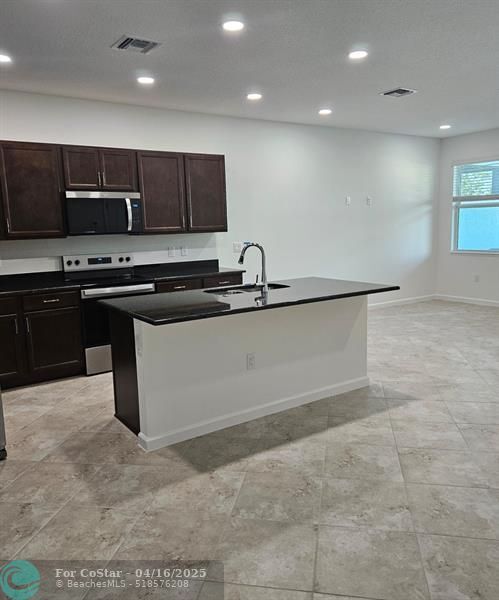 Foto del edificio - 5300 Thatcher Ct