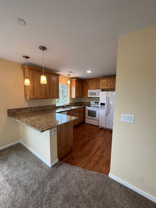 Building Photo - 2/1 HOME WITH BEAUTIFUL VIEWS