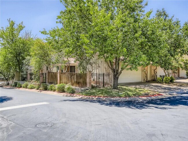 Building Photo - 4001 Tealwood