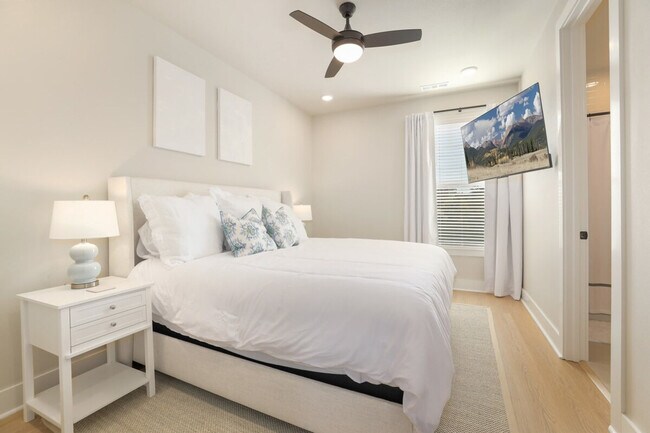 Building Photo - 1416 S Duncan Ave