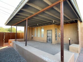 Building Photo - 941 E Edison St