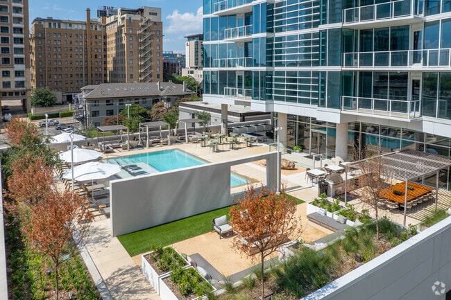 Building Photo - 2811 Maple