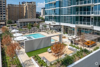 Building Photo - 2811 Maple