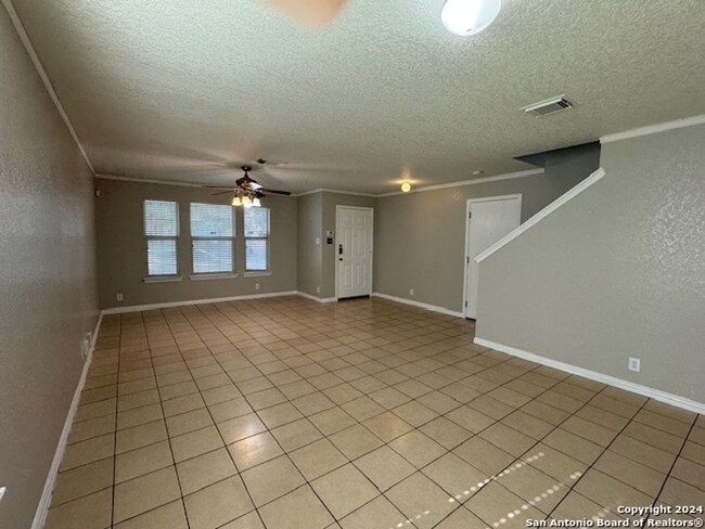 Building Photo - Super Clean & Move-In Ready! 3 Bed, 2.5 Ba...