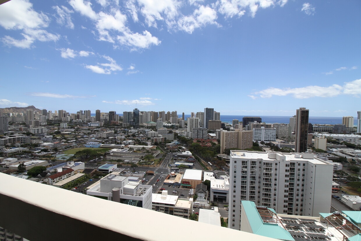 Great views of Diamond Head, Ala Moana, and ocean. - 1212 Punahou St