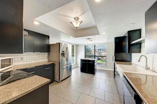 Building Photo - 7411 Fireoak Dr