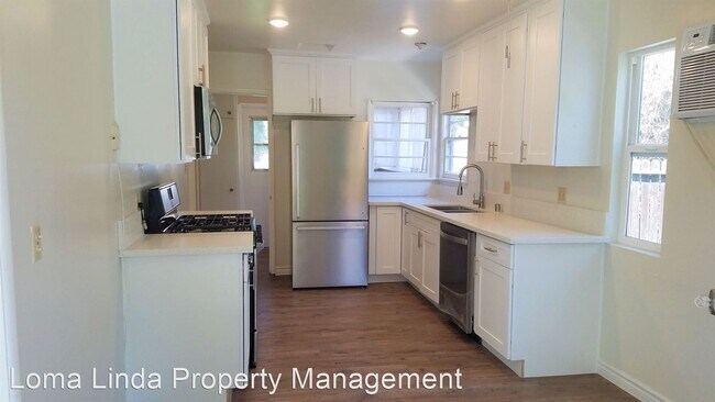 Foto del edificio - 3 br, 1 bath House - 25606 Van Leuven St.