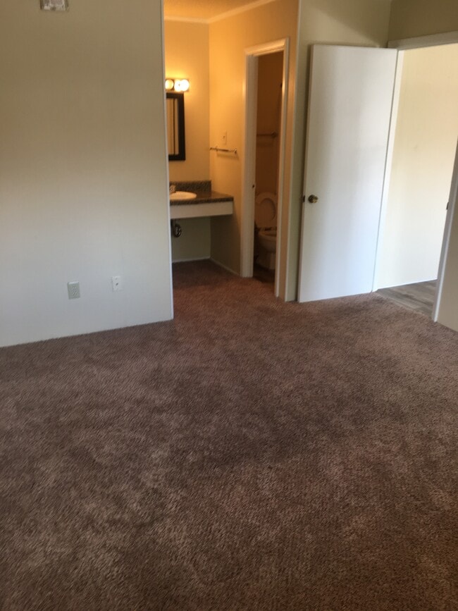 Building Photo - 415 Gulpha Dr