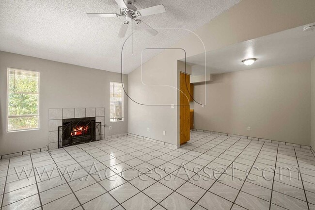 Building Photo - Spacious 3 Bed/2 Bath Home In Lake Elsinore!