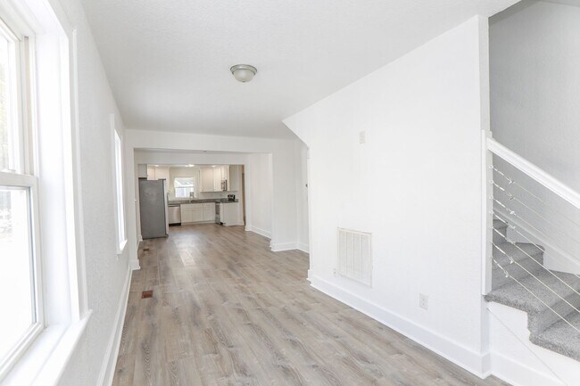 Building Photo - Beautiful Cape Cod Style home for Rent!  BONUS MILITARY / FIRST RESPONDER DISCOUNT!