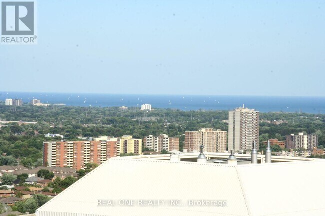 Building Photo - 330 Burnhamthorpe Rd W