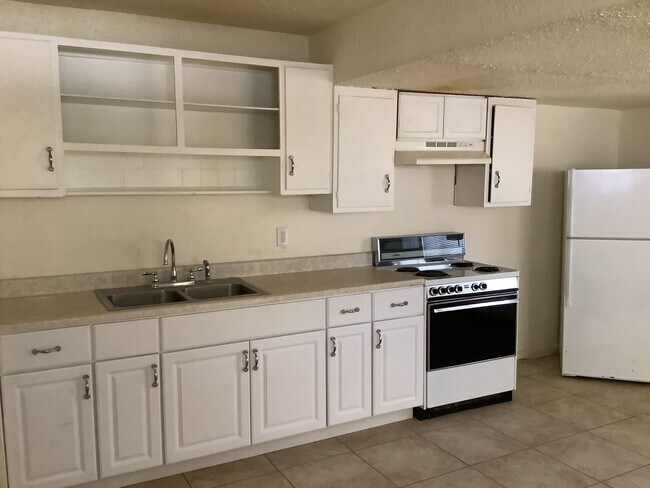 Foto del edificio - Great property in a quiet neighborhood.