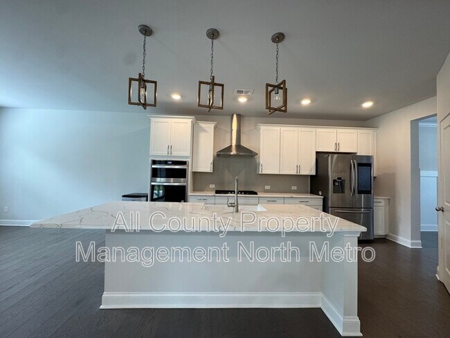 Foto del edificio - 7870 Tiberon Pkwy