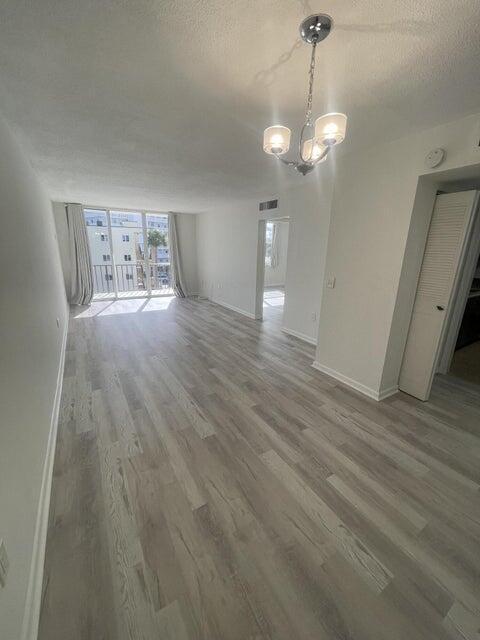 Foto del edificio - 301 Croton Ave
