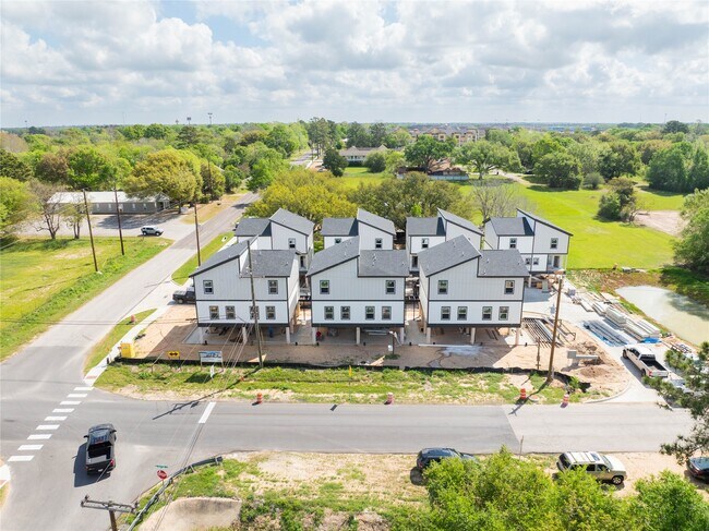 Foto del edificio - 32001 Waller Tomball Rd