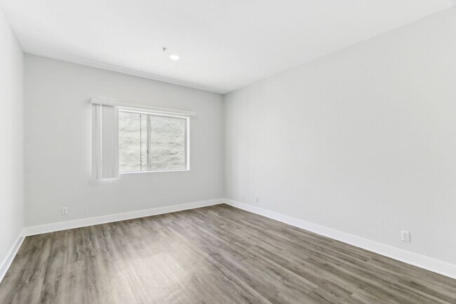 Interior Photo - 7057 Lanewood Ave