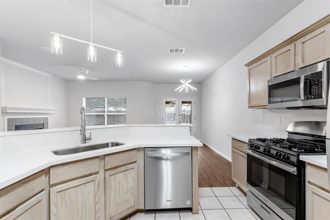 Building Photo - 2808 Kestrel Dr