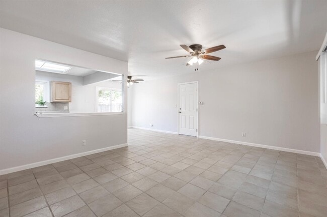 Building Photo - 4062 N Argyle Ave