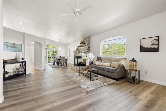 Building Photo - 925 Evening Star Ct