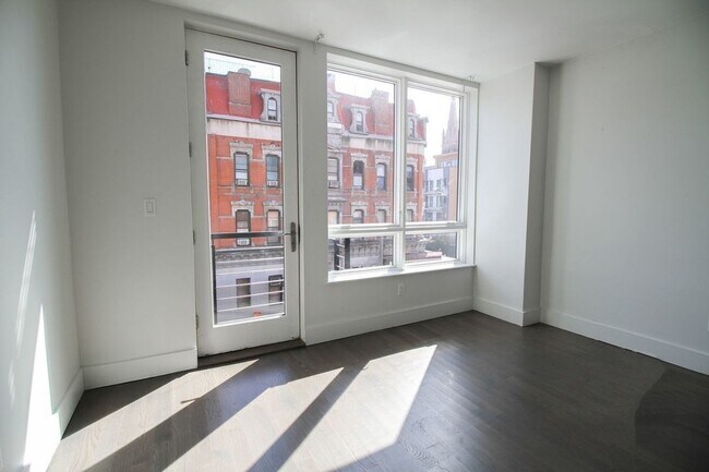 Building Photo - 155 Meserole St