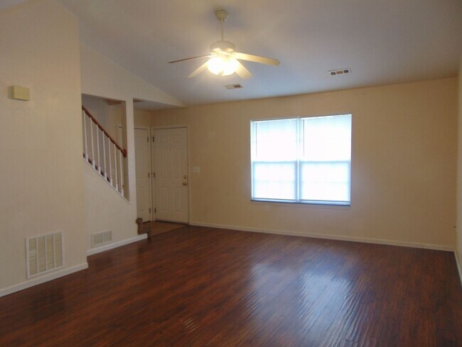 Foto del edificio - Nice 4 Bed 2 Bath Duplex In Valley Creek!