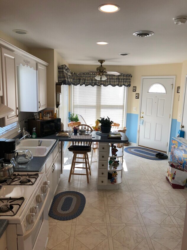 1500 Charleston St Unit Inlaw, Batavia, IL 60510 Apartments in