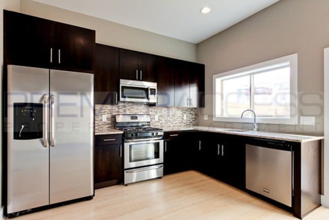 Queen Village Townhome with Parking - Queen Village Townhome with Parking