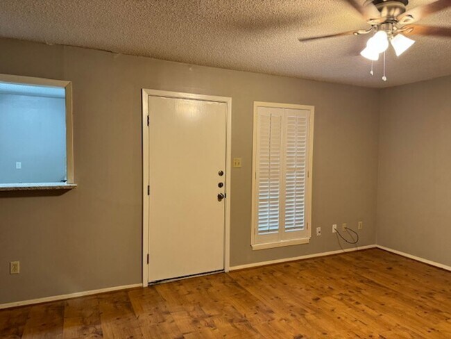 Building Photo - 1603/1605 Hughey