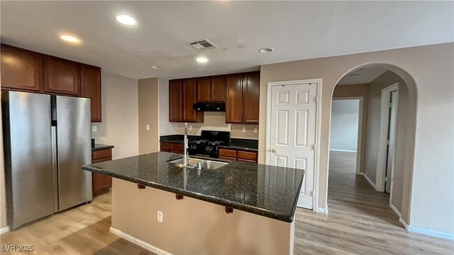 Building Photo - 721 E Caballo Hills Ave