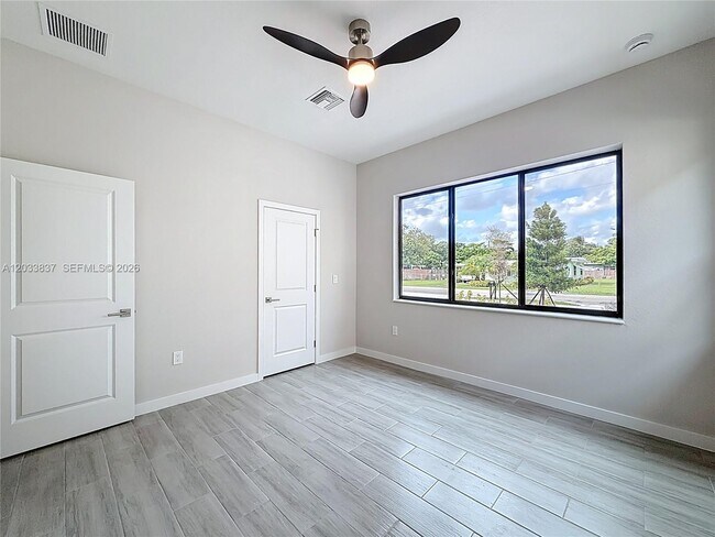 Foto del edificio - 410 NW 41st St