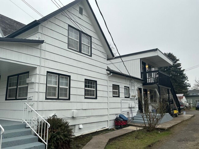 Building Photo - 2212 B St