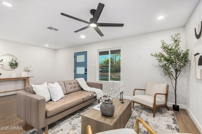 Foto del edificio - 6413 E Holly St