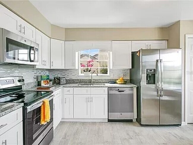Foto del edificio - Deerwood Living at Its Best – 4-Bed, 3-Bat...
