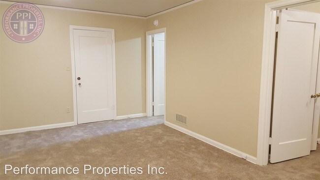 Building Photo - 7320-7326-7326 SE Milwaukie Ave