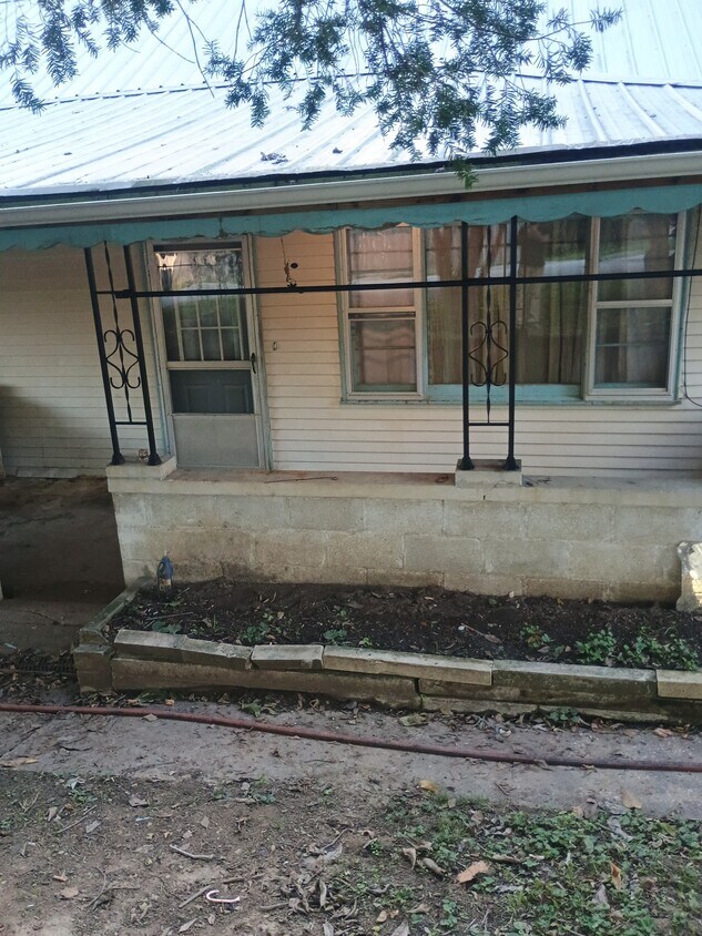 823 Smith Ave, Bedford, IN 47421 House Rental in Bedford, IN