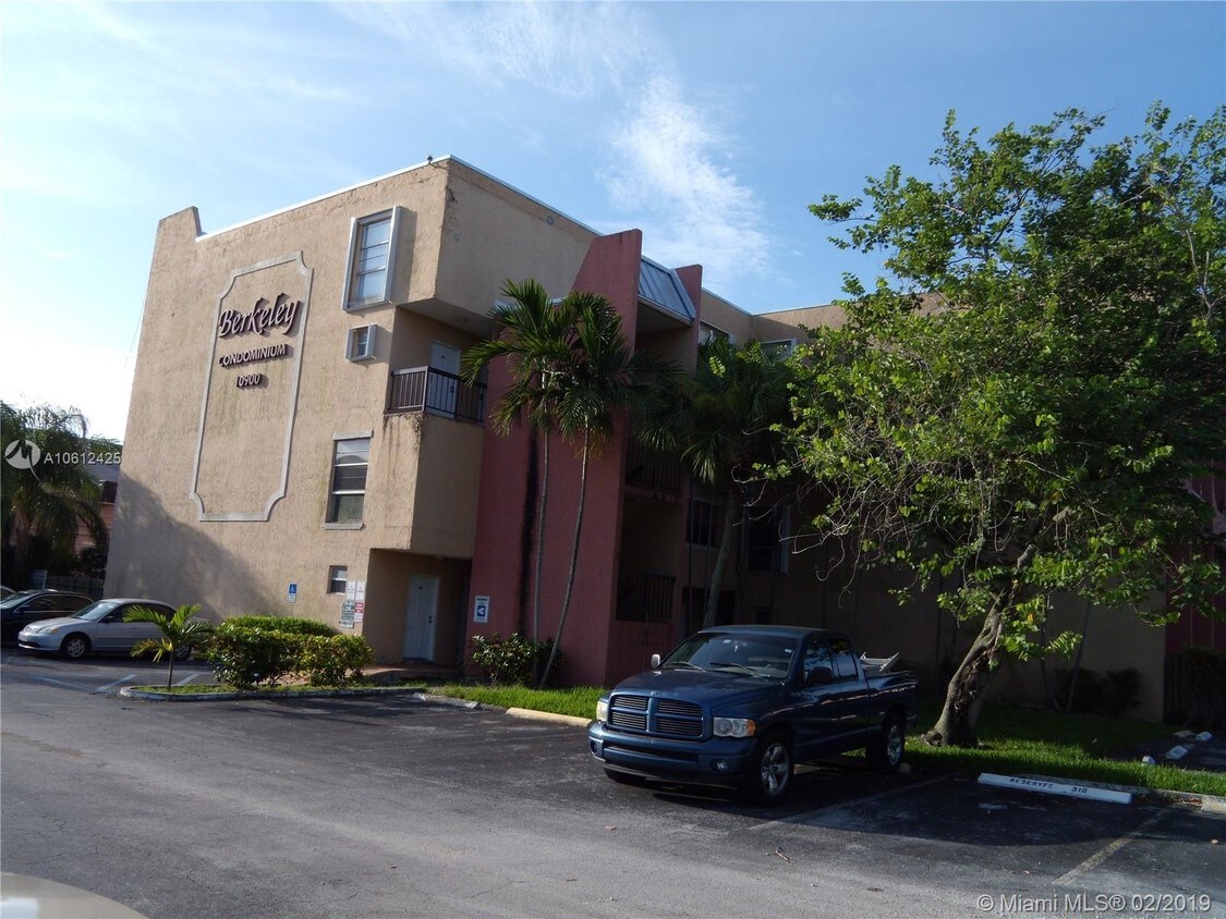 Foto principal - 10900 SW 104th St