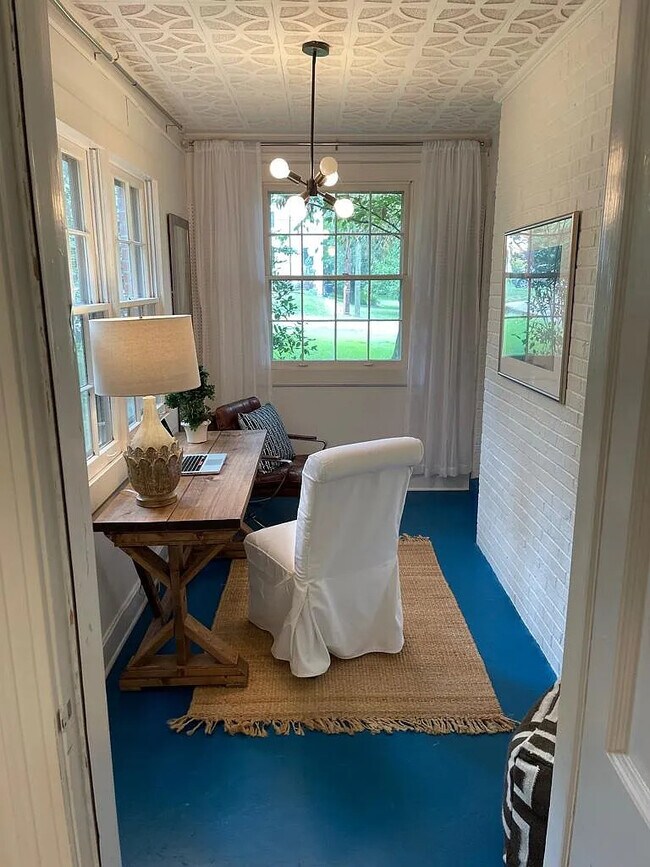 Foto del edificio - 1900 Lombardy Ave