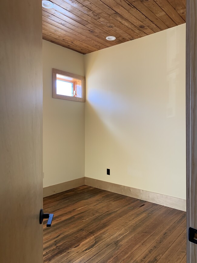 loft 1 /bed 1 - 511 Mechanics Aly