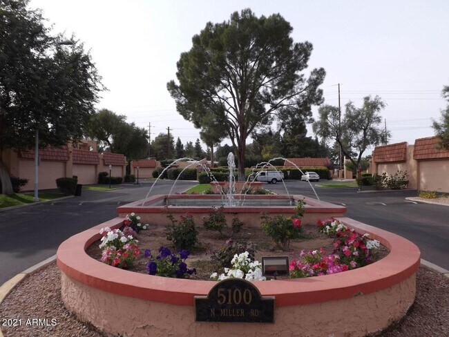 Foto del edificio - 5100 N Miller Rd