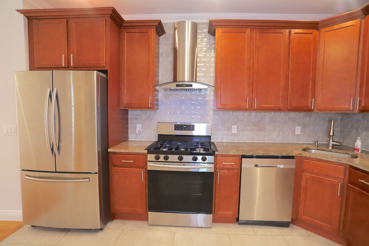 Primary Photo - 106 Poplar St