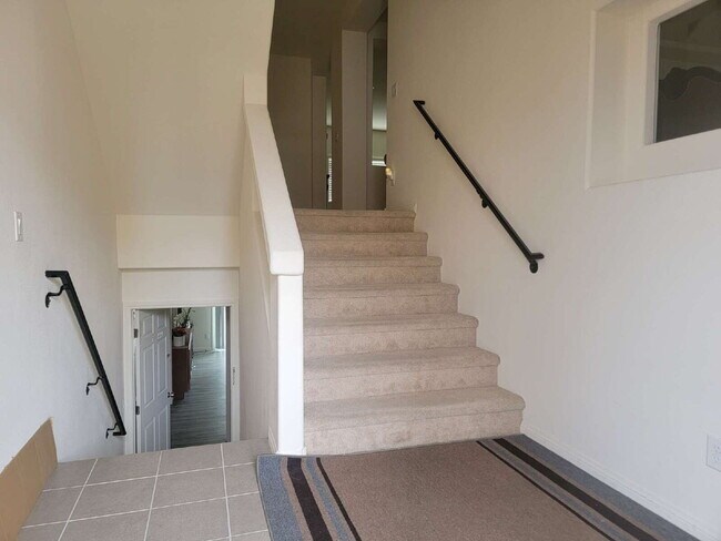 Building Photo - 4 bedroom home with a fully self  contained casita with a 3 car garage